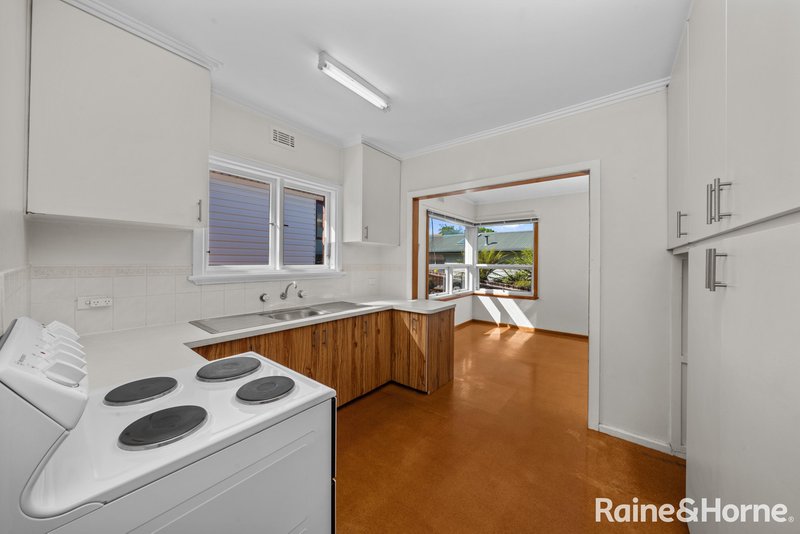 Photo - 6 Raminea Road, Lindisfarne TAS 7015 - Image 6