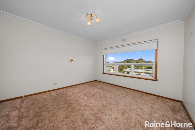 Photo - 6 Raminea Road, Lindisfarne TAS 7015 - Image 9