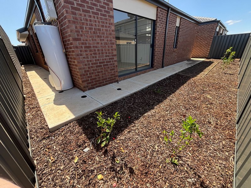 Photo - 6 Rangipo Street, Truganina VIC 3029 - Image 10