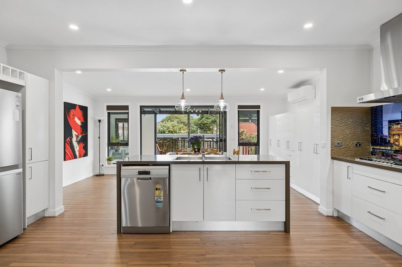 Photo - 6 Regency Street, Dandenong North VIC 3175 - Image 4
