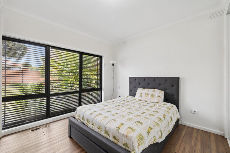 Photo - 6 Regency Street, Dandenong North VIC 3175 - Image 9