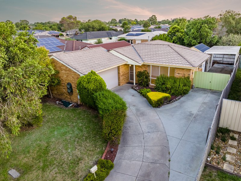 6 Reginald Court, Cranbourne West VIC 3977