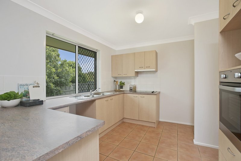 Photo - 6 Rene Ct , Wynnum West QLD 4178 - Image 3