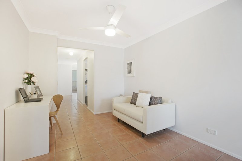 Photo - 6 Rene Ct , Wynnum West QLD 4178 - Image 5