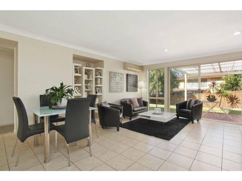 Photo - 6 Retford Way, Hornsby Heights NSW 2077 - Image 2