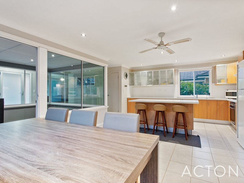 6 Richmond Entrance, Success WA 6164