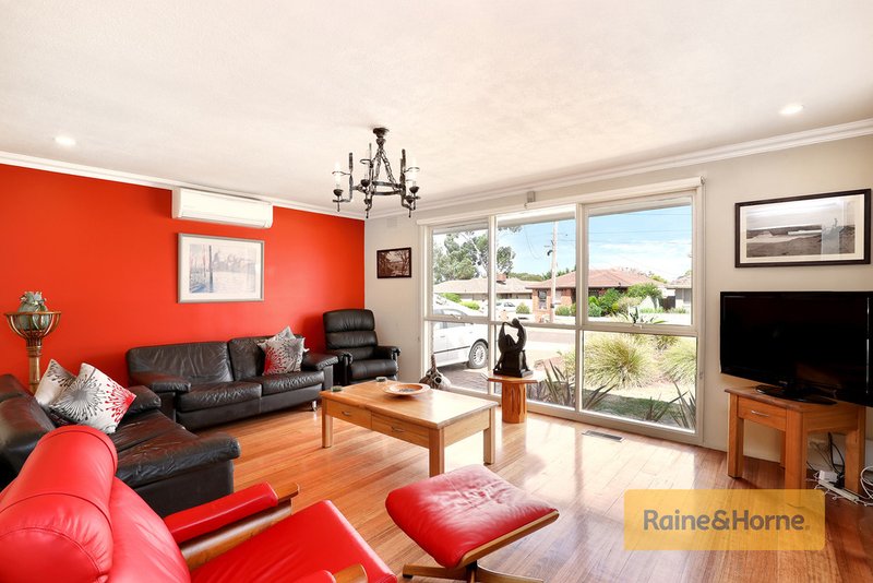 Photo - 6 Rigel Street, Melton VIC 3337 - Image 4