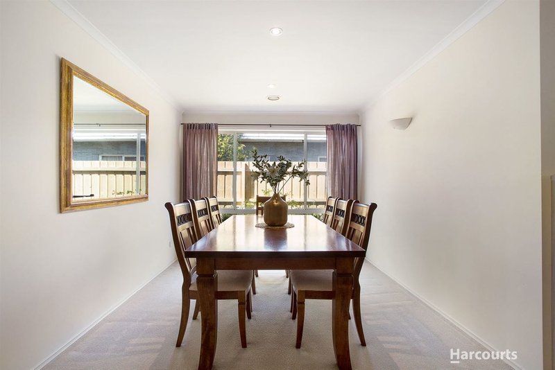 Photo - 6 Risdon Drive, Notting Hill VIC 3168 - Image 5