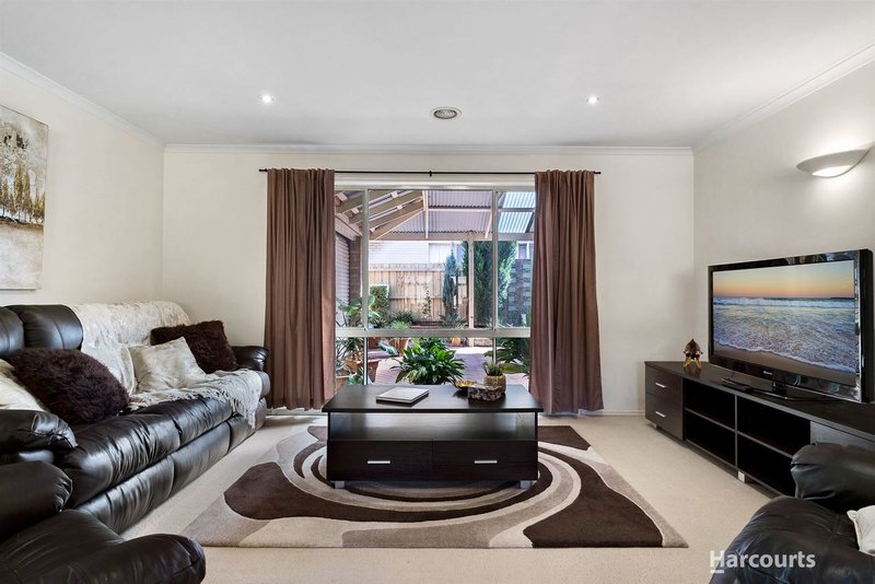 Photo - 6 Risdon Drive, Notting Hill VIC 3168 - Image 6