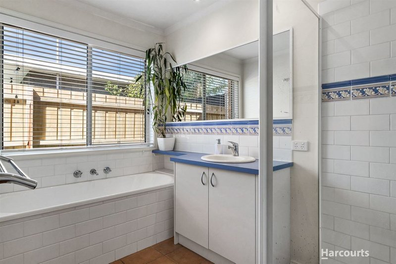 Photo - 6 Risdon Drive, Notting Hill VIC 3168 - Image 8