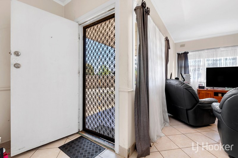 Photo - 6 Robins Street, Elizabeth Downs SA 5113 - Image 4