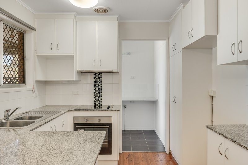 Photo - 6 Robyn Street, Centenary Heights QLD 4350 - Image 5