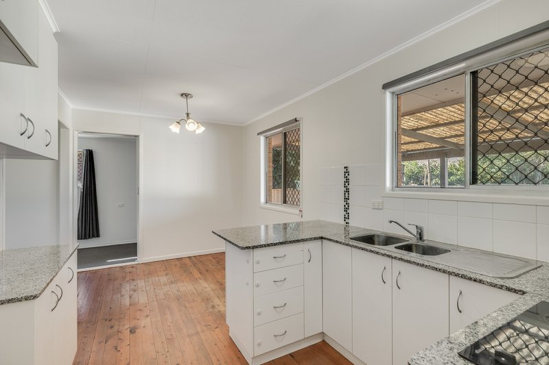 Photo - 6 Robyn Street, Centenary Heights QLD 4350 - Image 6