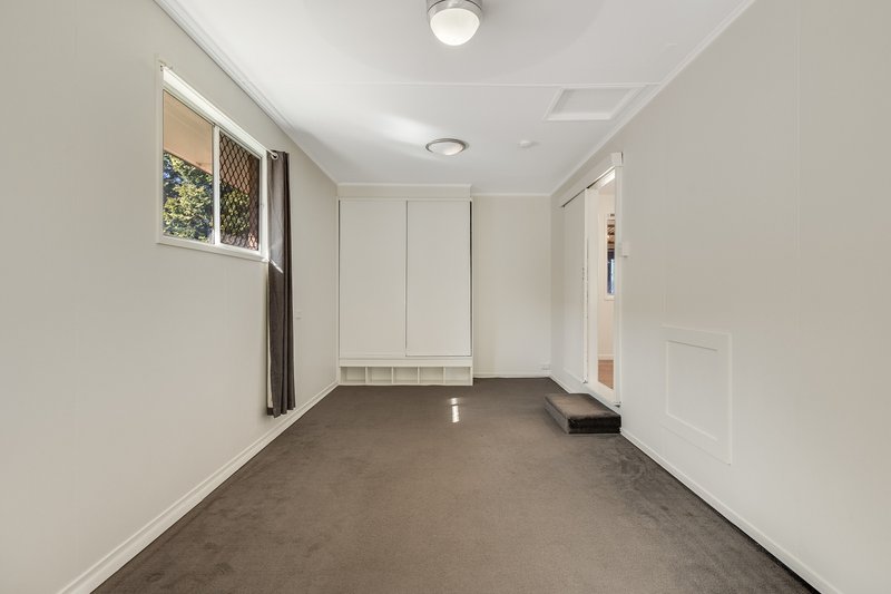 Photo - 6 Robyn Street, Centenary Heights QLD 4350 - Image 7