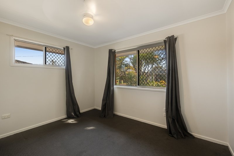 Photo - 6 Robyn Street, Centenary Heights QLD 4350 - Image 12