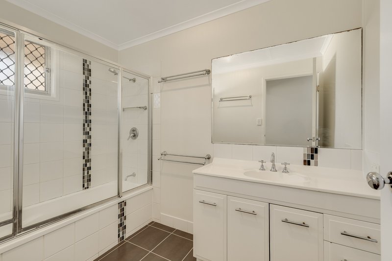 Photo - 6 Robyn Street, Centenary Heights QLD 4350 - Image 14
