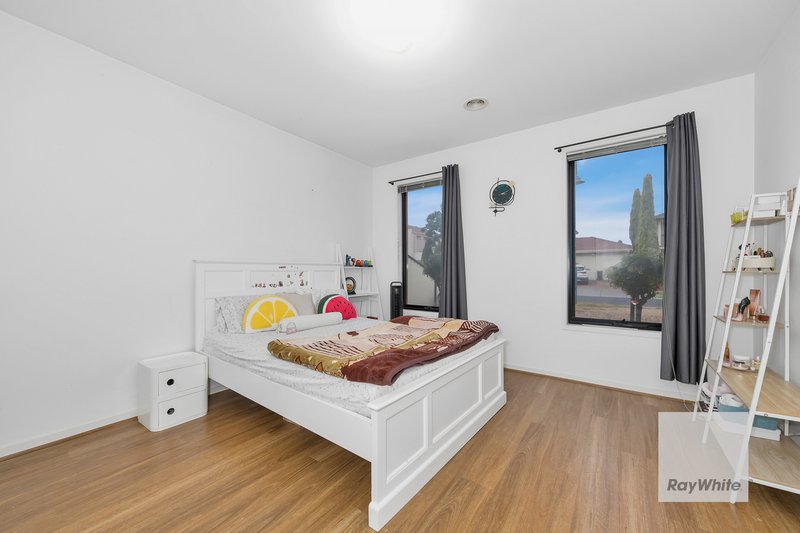 Photo - 6 Rockland Court, Taylors Hill VIC 3037 - Image 5