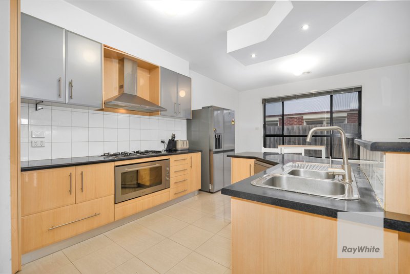 Photo - 6 Rockland Court, Taylors Hill VIC 3037 - Image 7