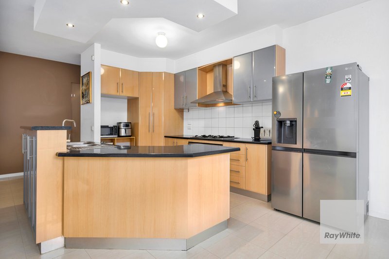 Photo - 6 Rockland Court, Taylors Hill VIC 3037 - Image 8