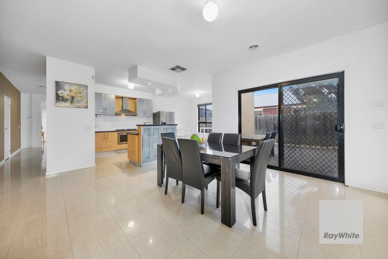 Photo - 6 Rockland Court, Taylors Hill VIC 3037 - Image 9