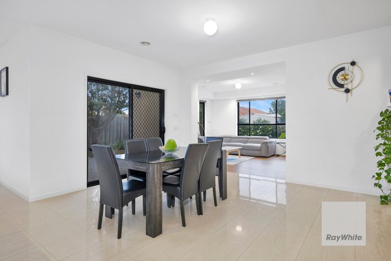 Photo - 6 Rockland Court, Taylors Hill VIC 3037 - Image 10