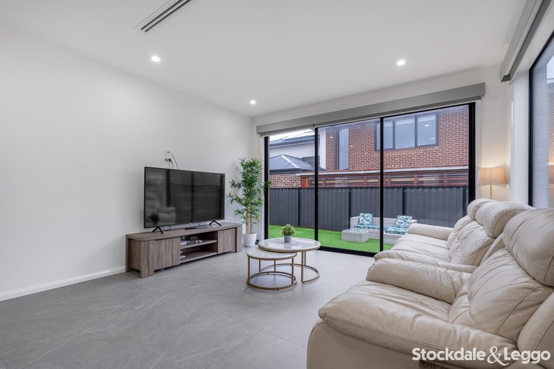 Photo - 6 Roebling Street, Craigieburn VIC 3064 - Image 11