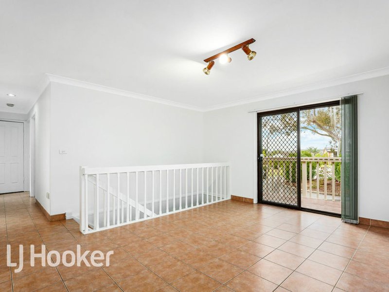 Photo - 6 Roebuck Place, Illawong NSW 2234 - Image 7