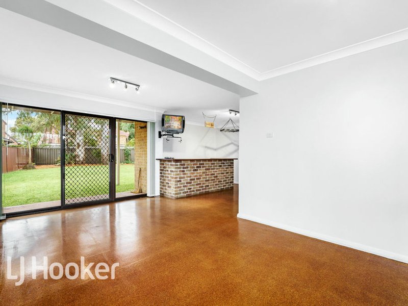 Photo - 6 Roebuck Place, Illawong NSW 2234 - Image 11