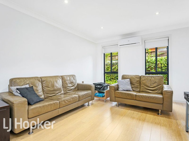 Photo - 6 Roebuck Place, Illawong NSW 2234 - Image 15