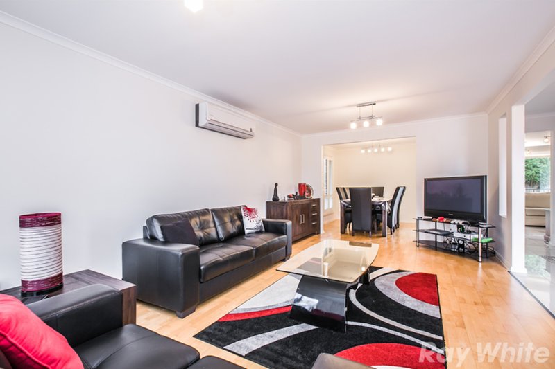 Photo - 6 Romina Way, South Morang VIC 3752 - Image 5