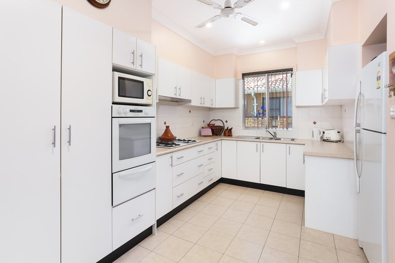 Photo - 6 Roosevelt Street, Sefton NSW 2162 - Image 4