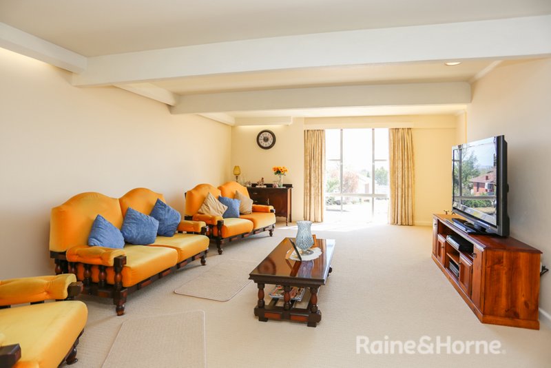 Photo - 6 Rosehill Street, West Bathurst NSW 2795 - Image 2