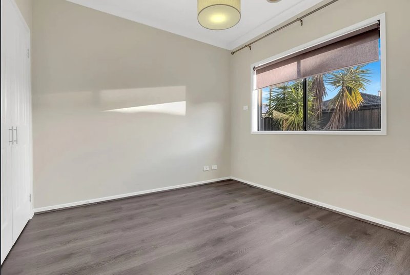 Photo - 6 Rosleigh Drive, Craigieburn VIC 3064 - Image 7
