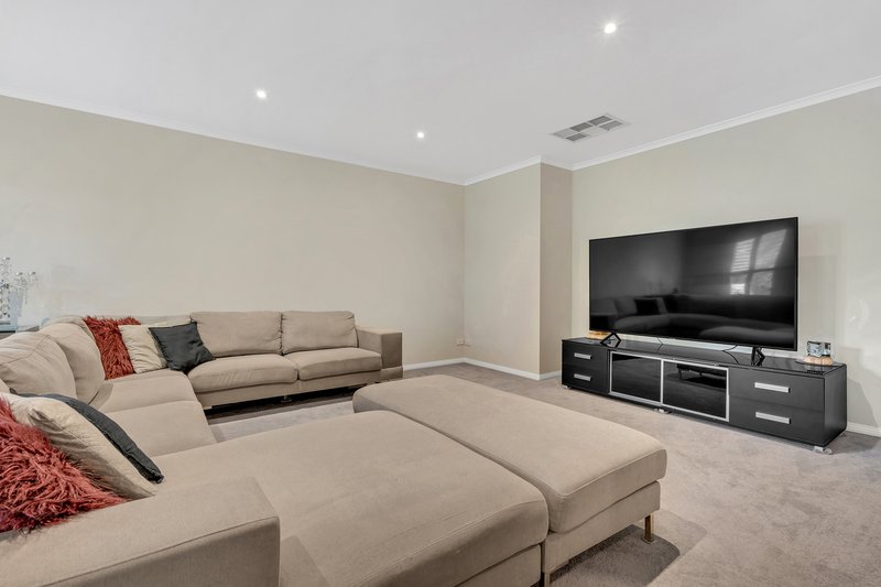 Photo - 6 Ross Court, Sunbury VIC 3429 - Image 3