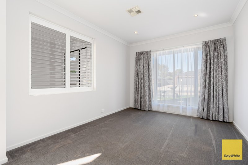 Photo - 6 Roxburgh Crescent, Junortoun VIC 3551 - Image 2