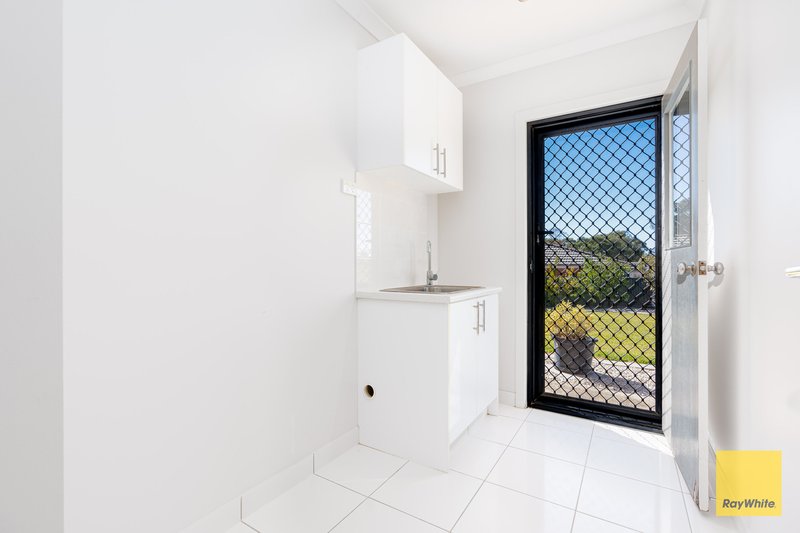Photo - 6 Roxburgh Crescent, Junortoun VIC 3551 - Image 4