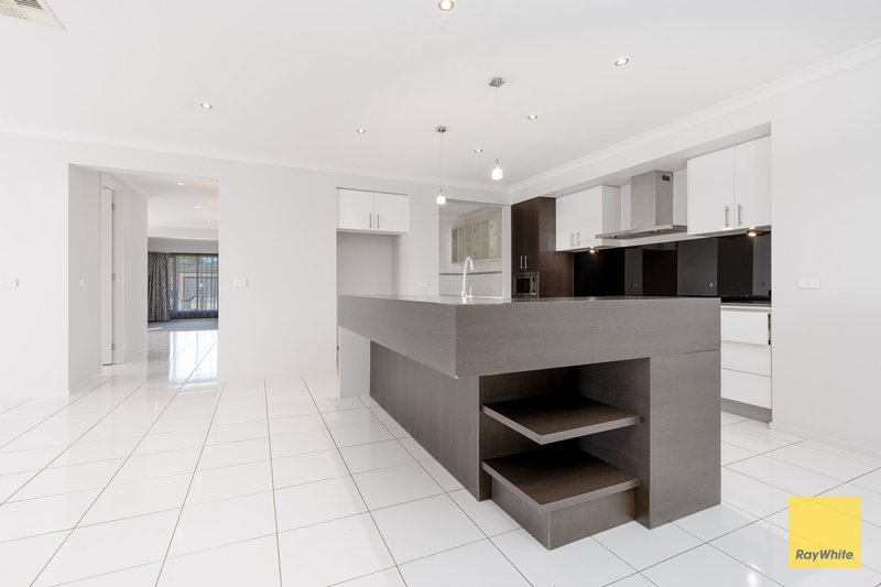 Photo - 6 Roxburgh Crescent, Junortoun VIC 3551 - Image 7