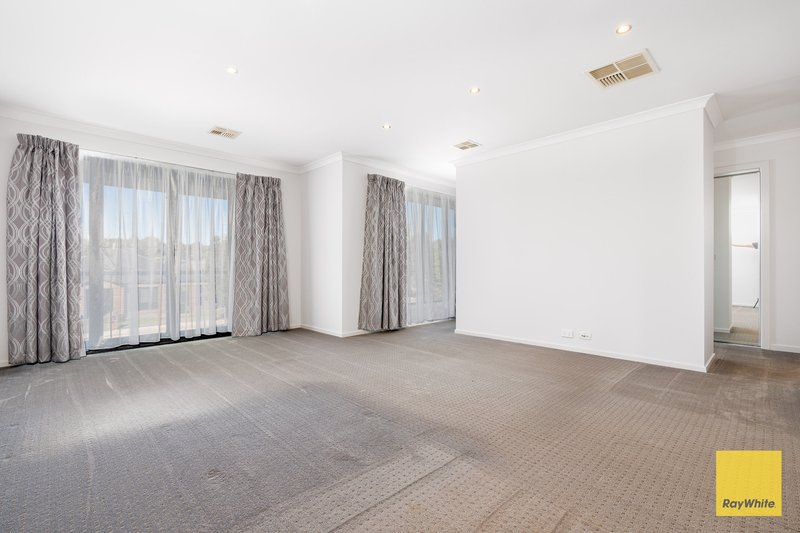 Photo - 6 Roxburgh Crescent, Junortoun VIC 3551 - Image 10