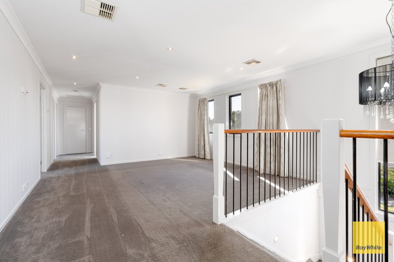 Photo - 6 Roxburgh Crescent, Junortoun VIC 3551 - Image 11
