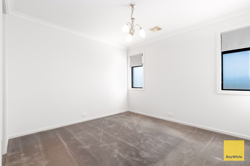 Photo - 6 Roxburgh Crescent, Junortoun VIC 3551 - Image 13