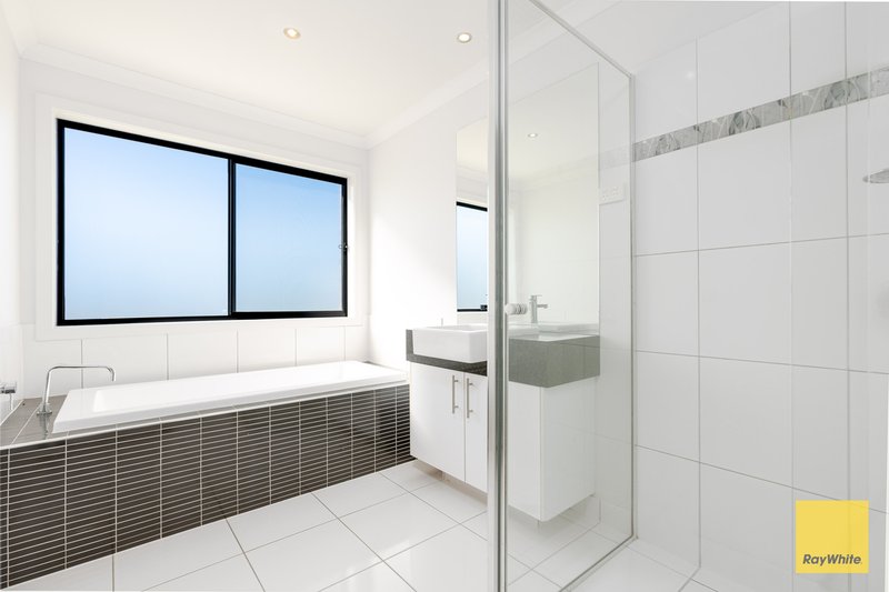 Photo - 6 Roxburgh Crescent, Junortoun VIC 3551 - Image 15