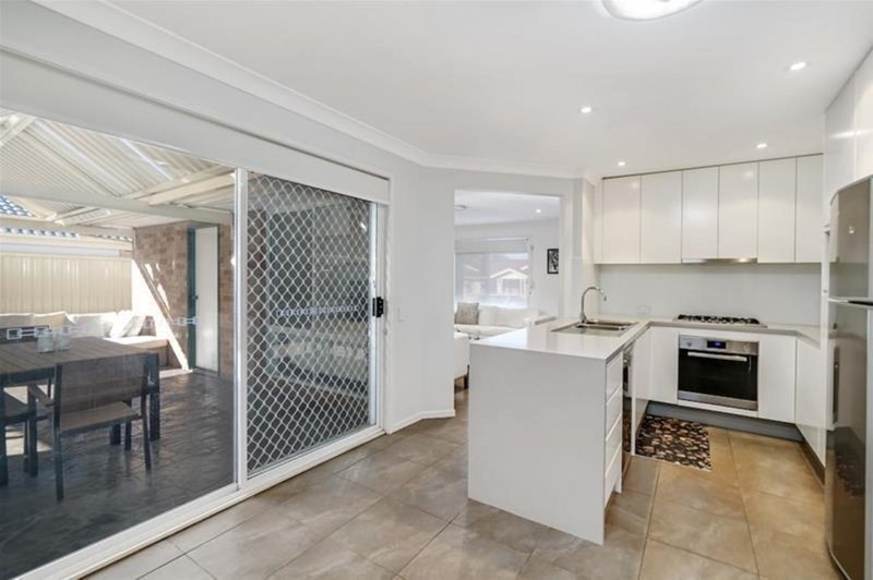 Photo - 6 Royala Close, Prestons NSW 2170 - Image 4