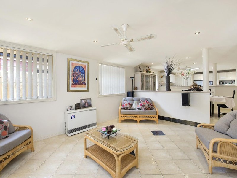 Photo - 6 Ruby Place, Springvale VIC 3171 - Image 3