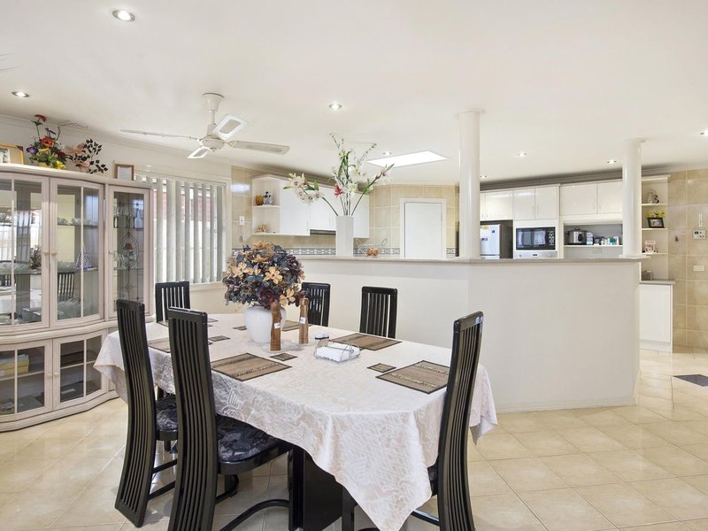 Photo - 6 Ruby Place, Springvale VIC 3171 - Image 5