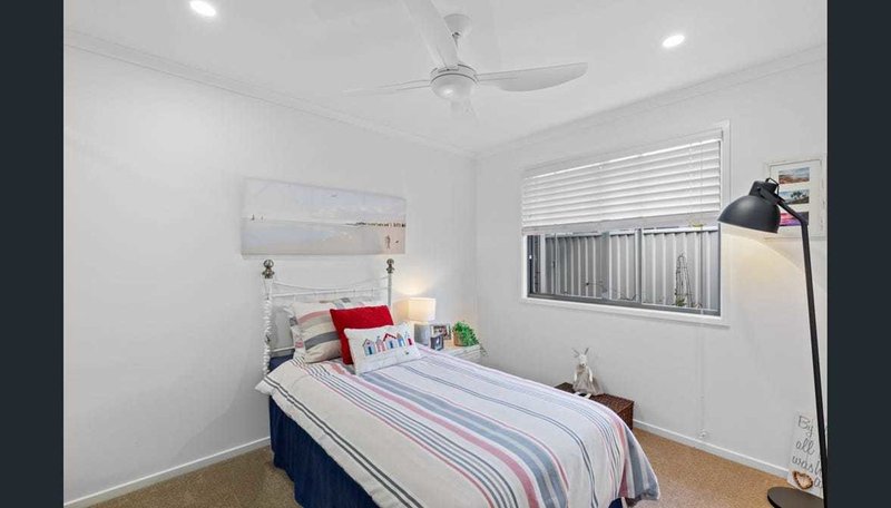 Photo - 6 Sally Crescent, Nirimba QLD 4551 - Image 7