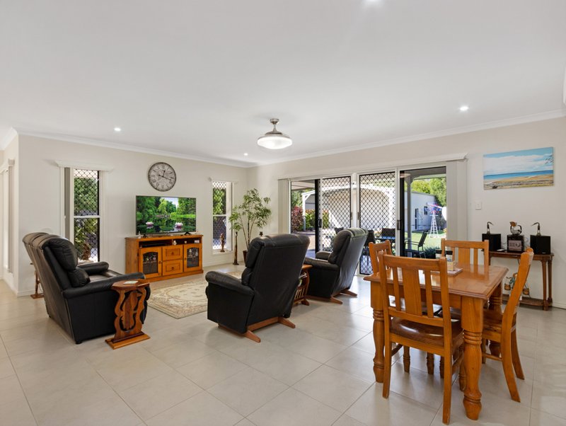 Photo - 6 San Bromista Court, Urangan QLD 4655 - Image 8