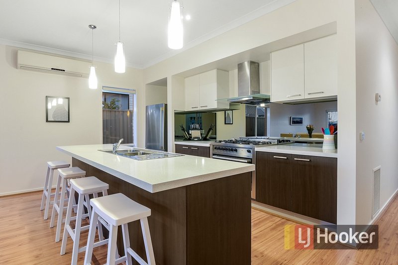 Photo - 6 Sandpiper Close, Pakenham VIC 3810 - Image 2