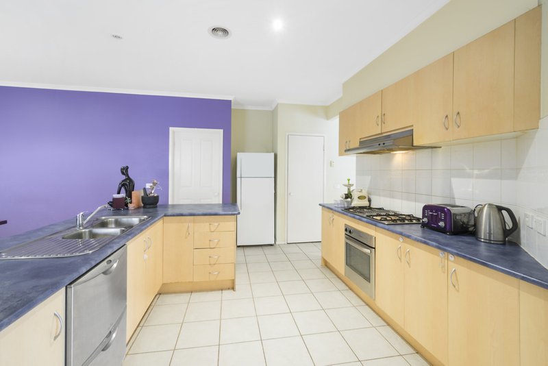 Photo - 6 Sassari Court, Point Cook VIC 3030 - Image 6