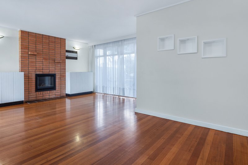 Photo - 6 Scotsburn Grove, Werribee VIC 3030 - Image 2