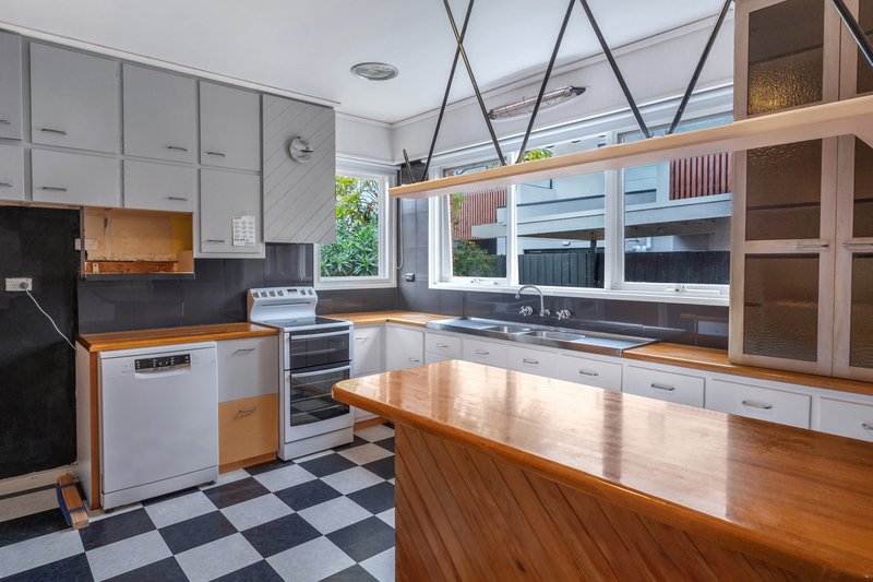 Photo - 6 Scotsburn Grove, Werribee VIC 3030 - Image 3